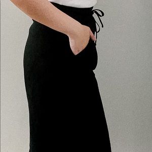 Aritzia cropped black pants